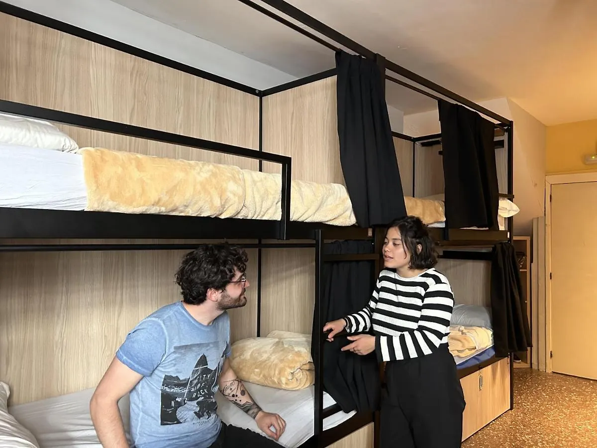 Onefam Les Corts Hostel Barcelona 0*,